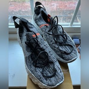 Nike Space Hippie 04 in Iron Grey/Photon Dust Black